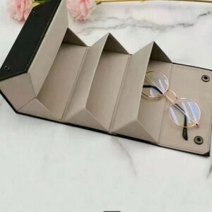 New, in original packaging Travel sunglasses/Eyeglasses Case